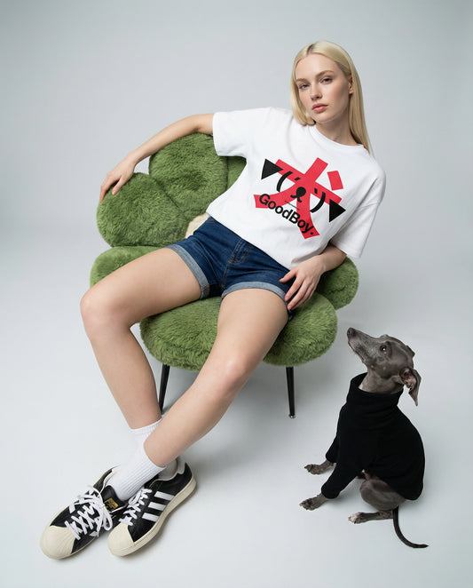 GoodBoy. 犬 — SUAPM TYPO Collection — White Unisex box tee